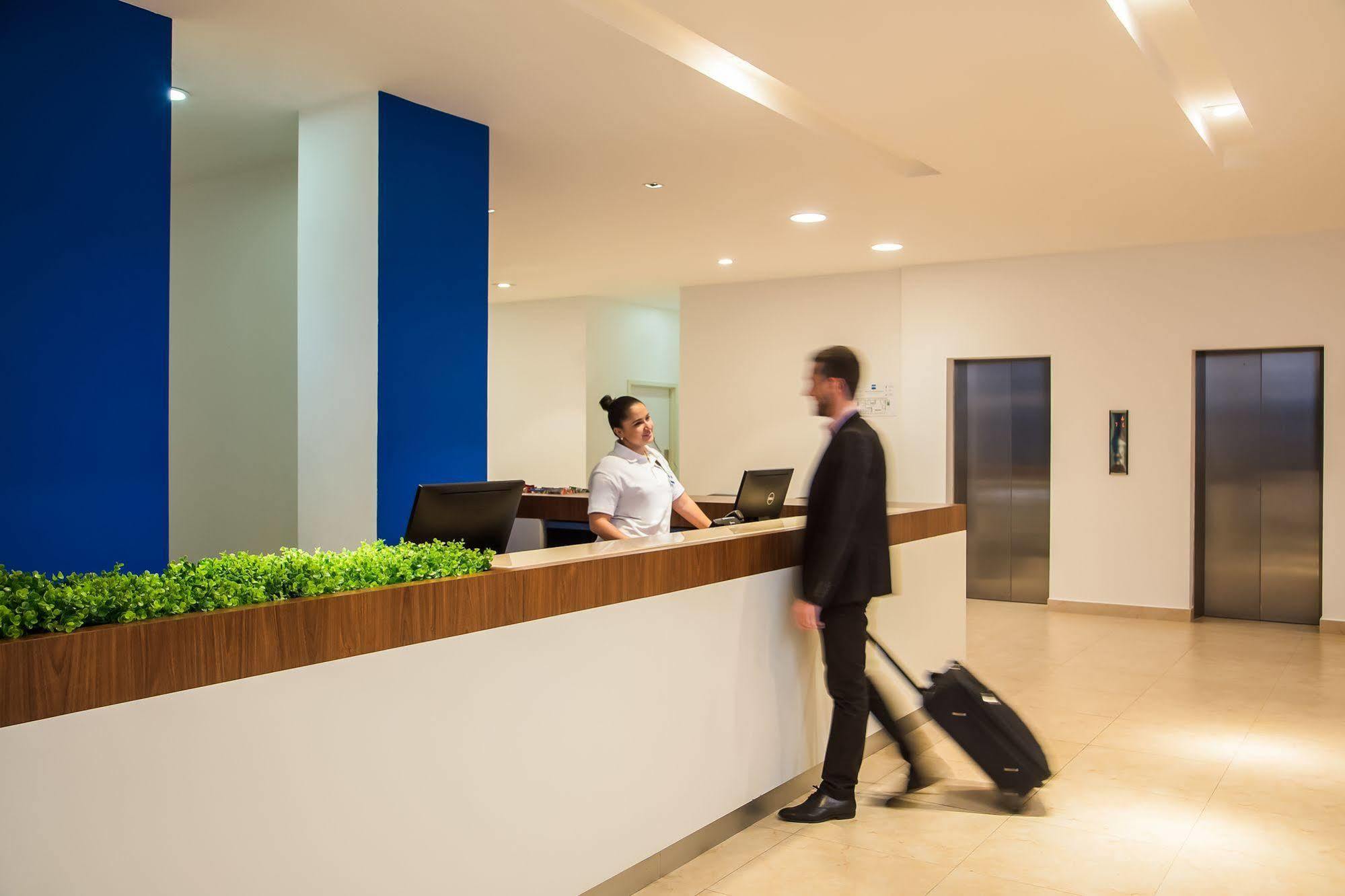 One Guadalajara Expo Hotel Eksteriør billede